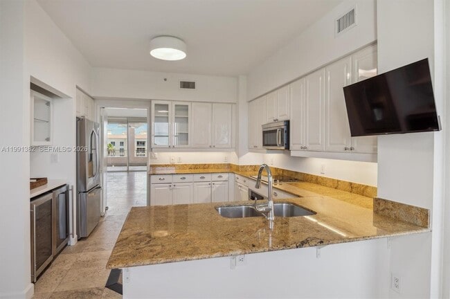 Foto del edificio - 733 Crandon Blvd