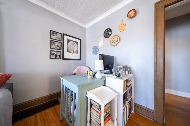 Foto del edificio - 4328 Bloomington Ave
