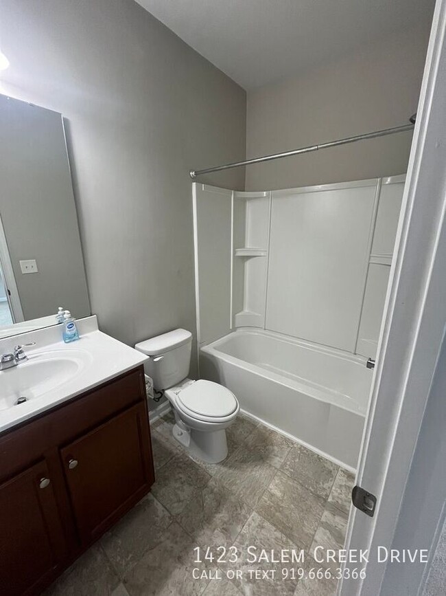 Building Photo - 1423 Salem Creek Dr