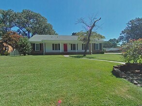 Building Photo - 239 Rainier Dr