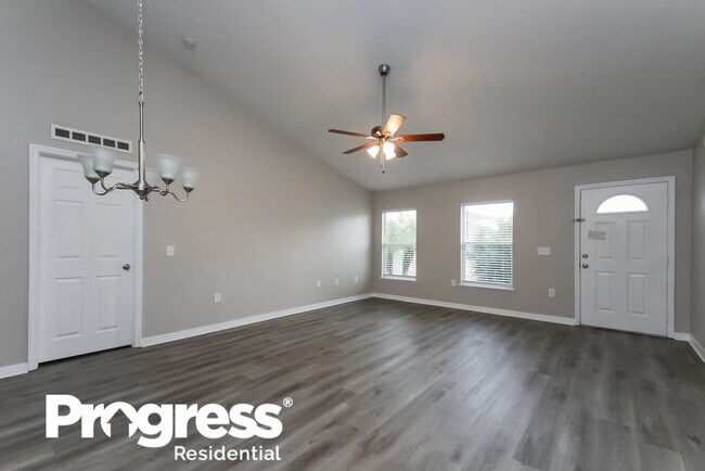 Building Photo - 2790 Woodland Creek Loop
