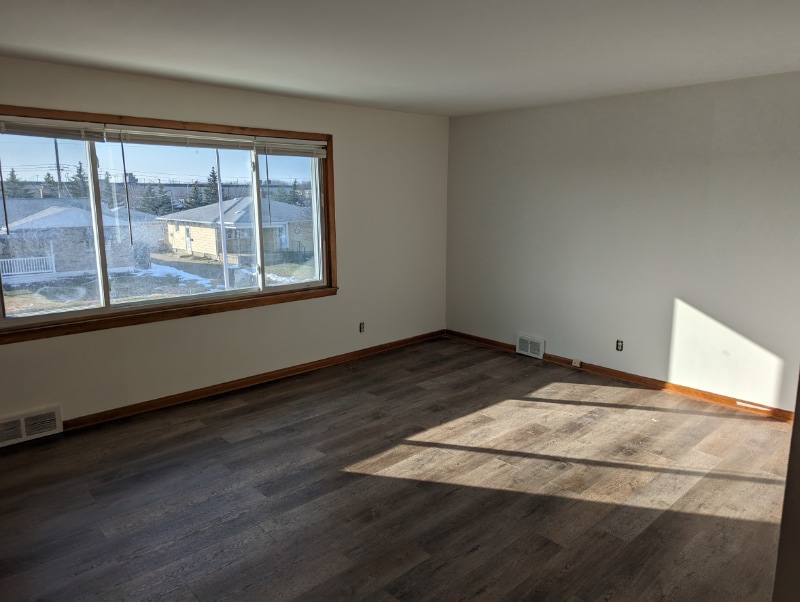 141 Wallace Ave Unit Upper, Cheektowaga, NY 14227 Room for Rent in