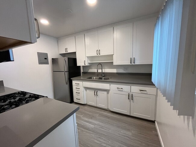 Interior Photo - 8375 Fountain Ave