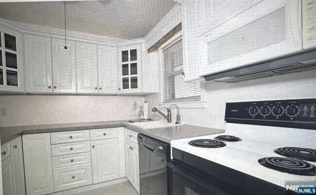 Building Photo - 15 Cottage St