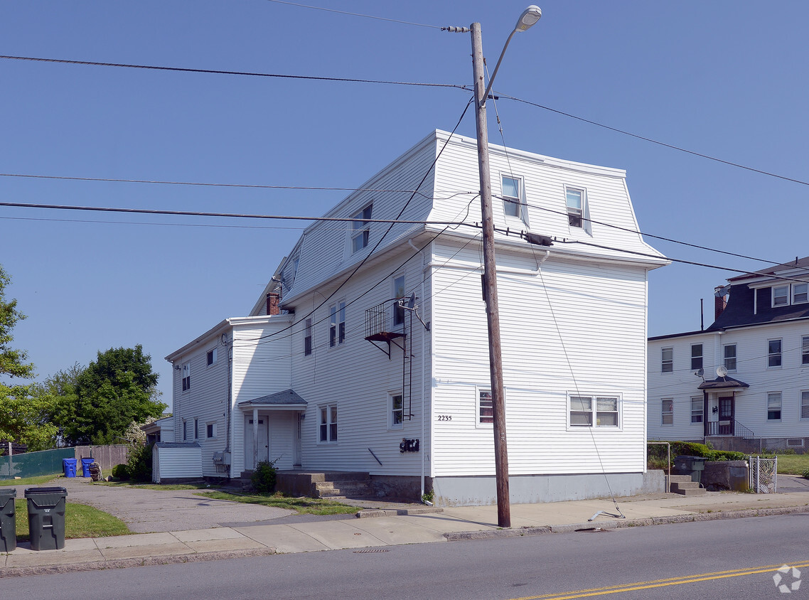 Primary Photo - 2235 S Main St