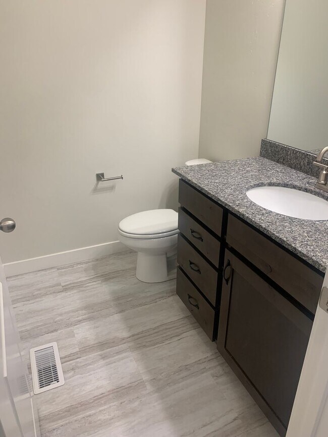 Foto del edificio - 6 Brand New Townhomes