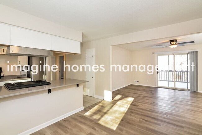 Building Photo - Charming 5 Bedroom Home in Apple Valley!!