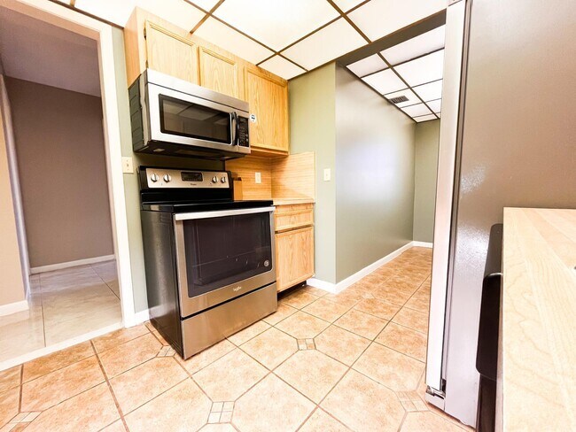 Building Photo - 5939 Forest Hill Blvd