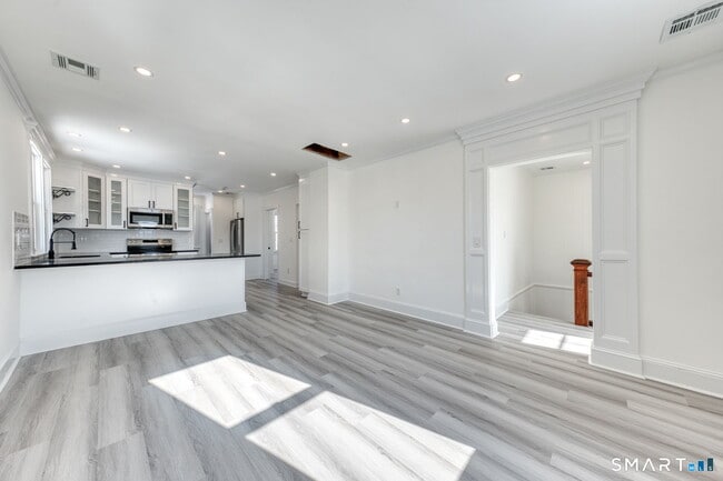 Building Photo - 44 Wallace Row