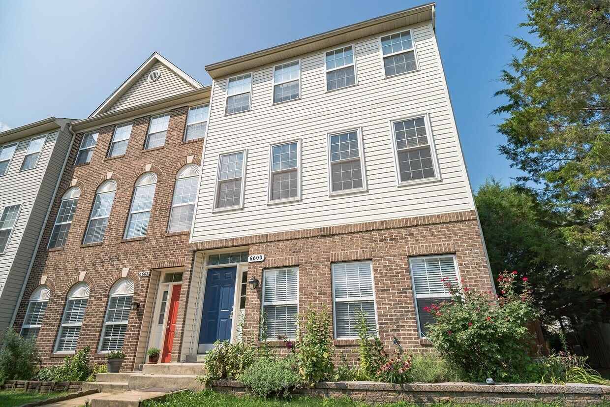 Primary Photo - Stunning End Unit Townhome