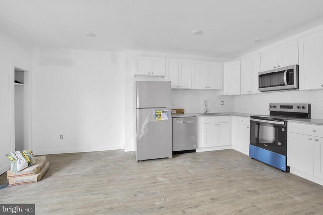 Building Photo - 7037 Ridge Ave