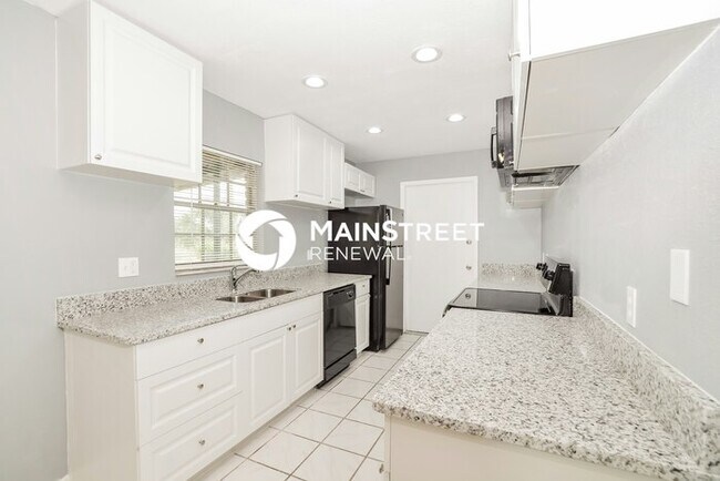 Building Photo - 3 Bedroom Pet-Friendly Home in titusville,...