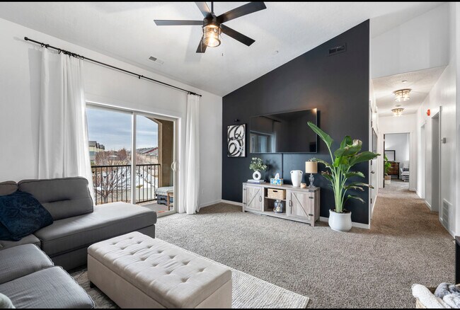 Foto del edificio - 203 E Jordan Ridge Blvd