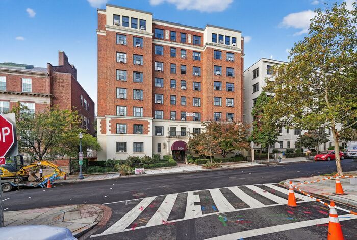 Foto principal - 2100 19th St NW
