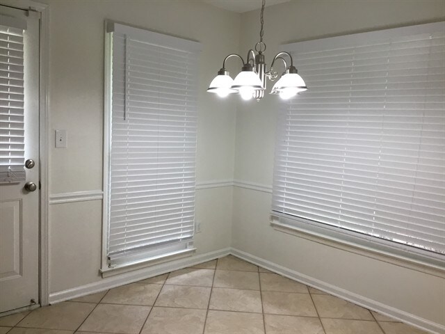 Foto del edificio - 7142 Autumn Forrest Dr