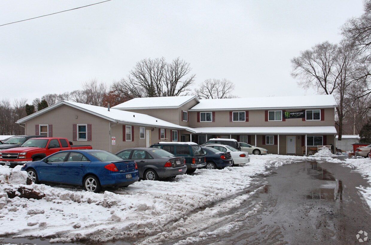 205 17th Ave W, Menomonie, WI 54751 Apartments in Menomonie, WI