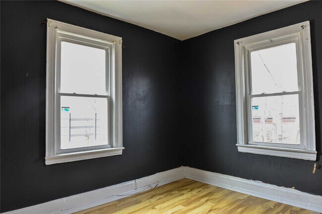Building Photo - 134-21 Hawtree St