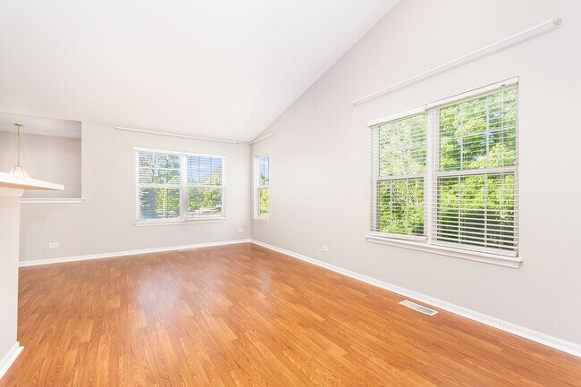 Foto del edificio - 2404 Golf Ridge Cir