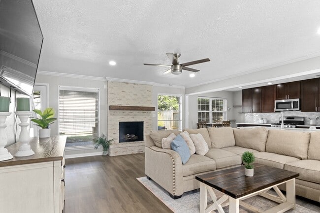 Building Photo - 13910 Ella Lee Ln