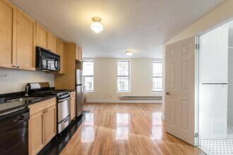 Building Photo - 273 Mott St