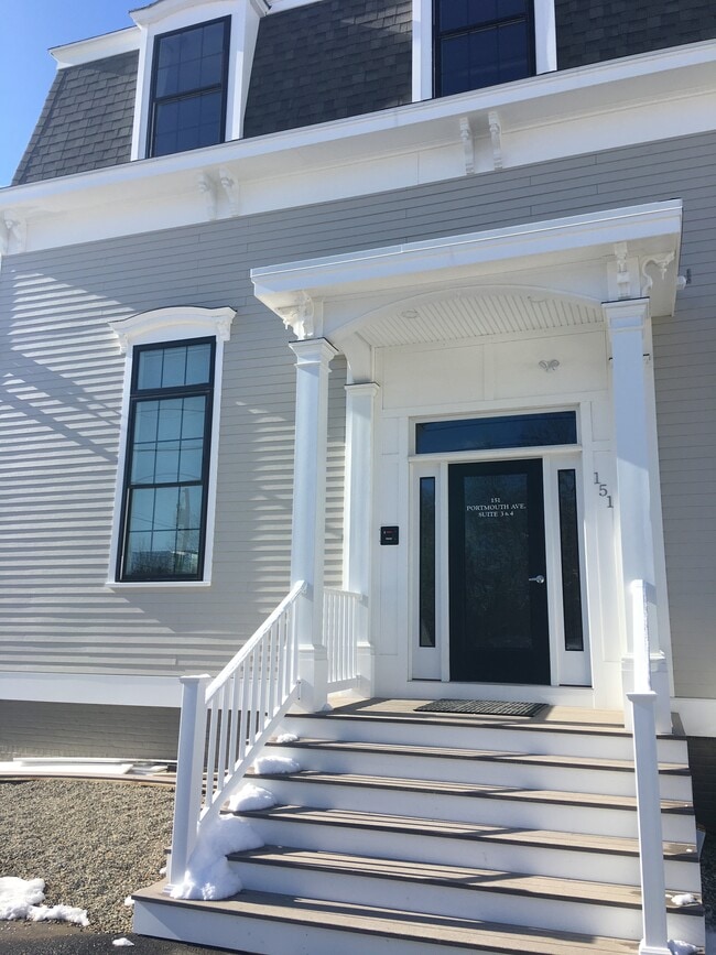 Building Photo - 151 Portsmouth Ave