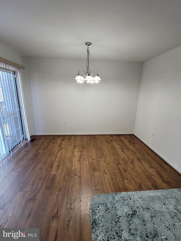 Foto del edificio - 233 Charleston Ct