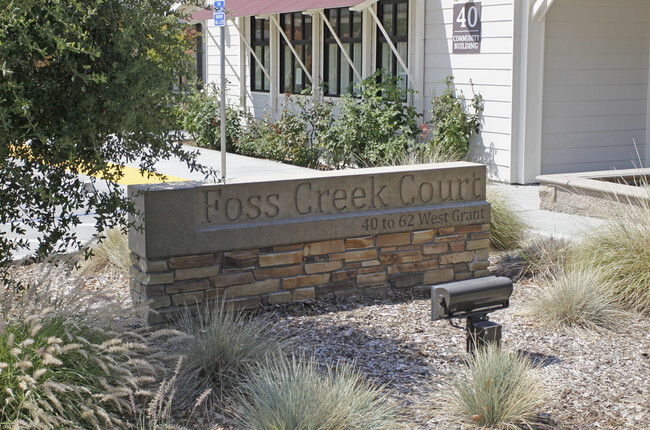 Foto del edificio - Foss Creek Court