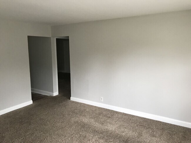 Building Photo - 715 Kent Dr