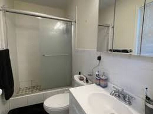 Foto del edificio - No Brokers Fee, Oak Sq. Area, Porch, Eat-i...