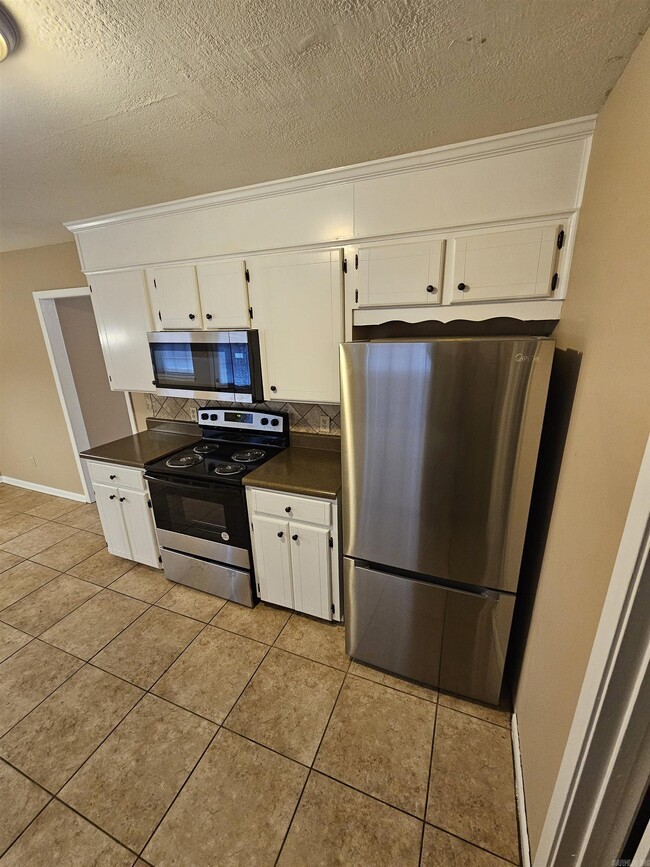 Building Photo - 28 Pheasant Run Dr