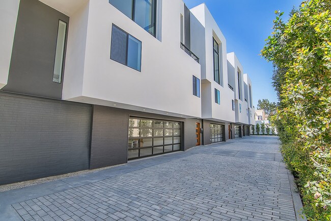 Building Photo - 5000 Patagonia Court