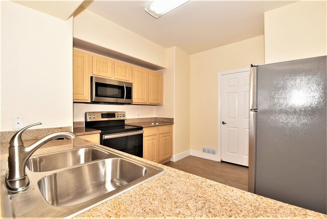 Building Photo - Lovely 1st Floor, 2 Bed 2 Bath At Coronado...