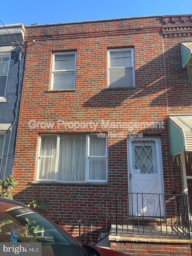 Photo - 925 Watkins St