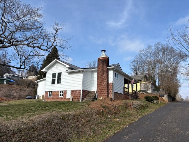 Photo - 160 Seminary Cir House