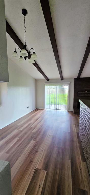Foto del edificio - 8443 Gulfwood Ln