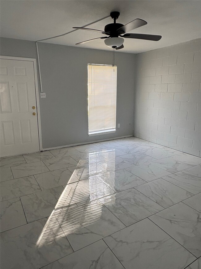 Building Photo - 149 Emerald Dr