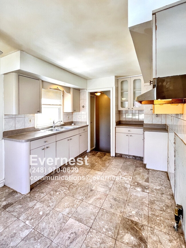 Building Photo - Cozy 3-Bedroom Home with Convenient Access...