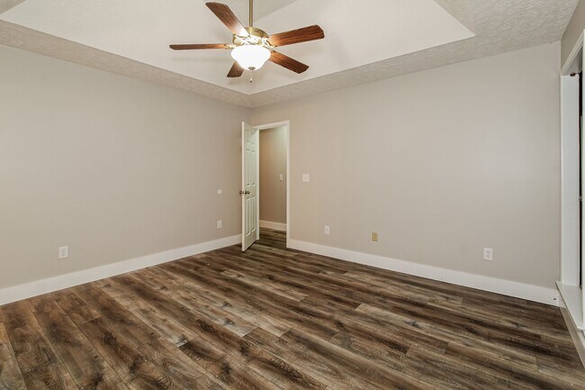 Foto del edificio - 95 Oakwood Dr