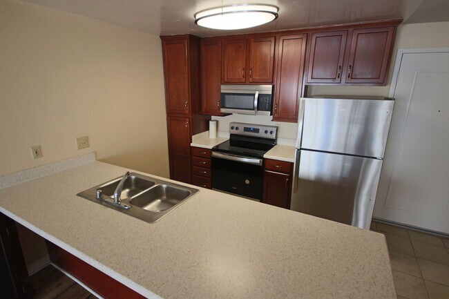 Foto del edificio - Best Priced 2 Bedroom Condo in the Heart o...