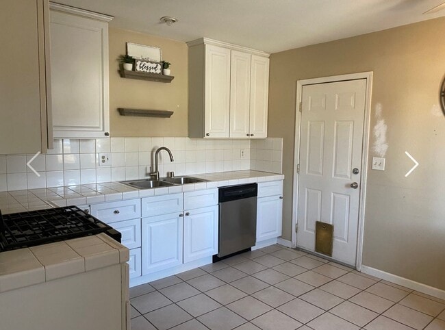Building Photo - Single story 2 bed, 1 bath home with patio!