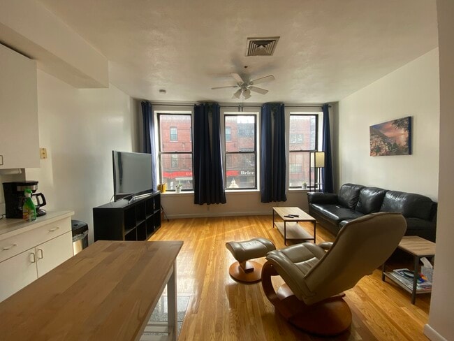 Foto del edificio - 234 Hanover St