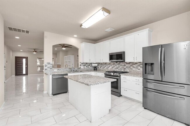 Foto del edificio - 2730 Empire Oaks Lane