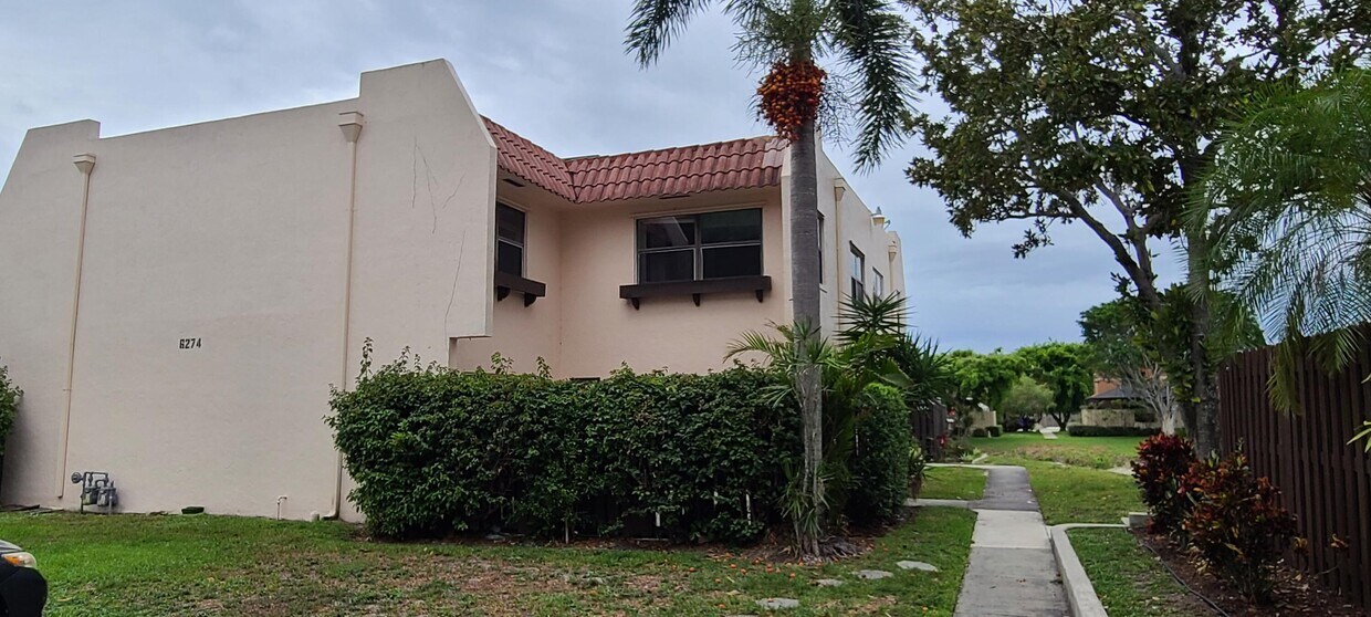 6274 Seven Springs Blvd Unit D, Greenacres, FL 33463 Apartment for