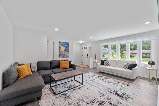 Foto del edificio - 227 Wakefield Ln