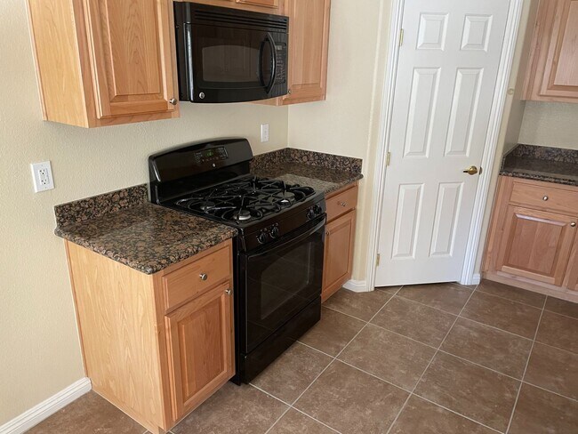 Building Photo - ***MOVE IN SPECIAL!!!*** 3-Bedrooms, 2.5 bathrooms located in the Nevada Ranch Estates Community