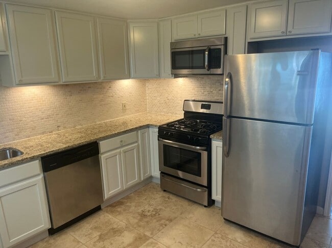 Building Photo - 130 Tulip Tree Dr