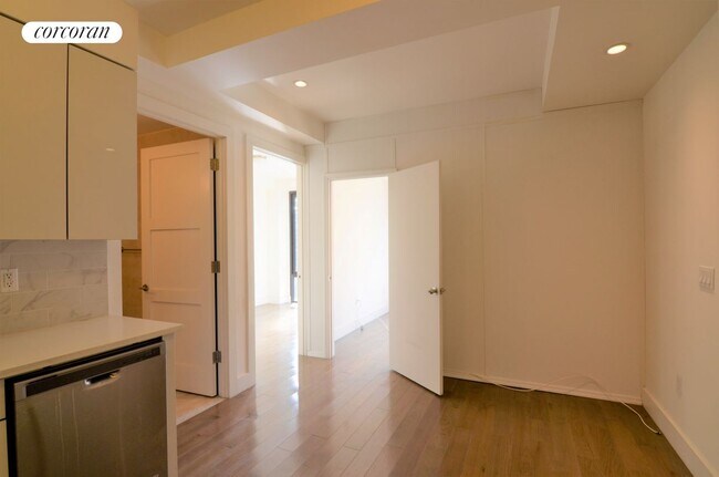 Foto del edificio - 399 E 8th St
