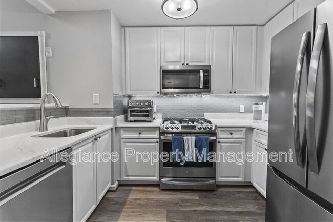 Building Photo - 171 Somervelle St