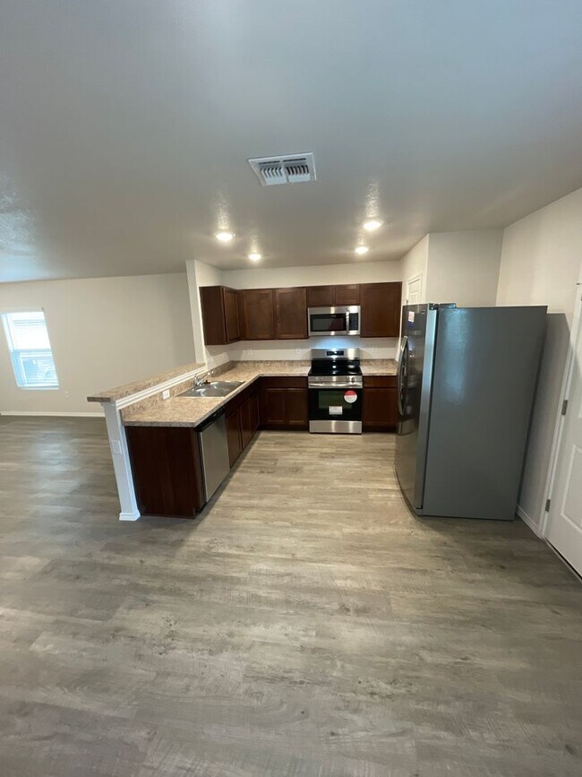 Building Photo - *Half Off First Month's Rent! Three Bedroom | Two Bath Home in Legend Pond
