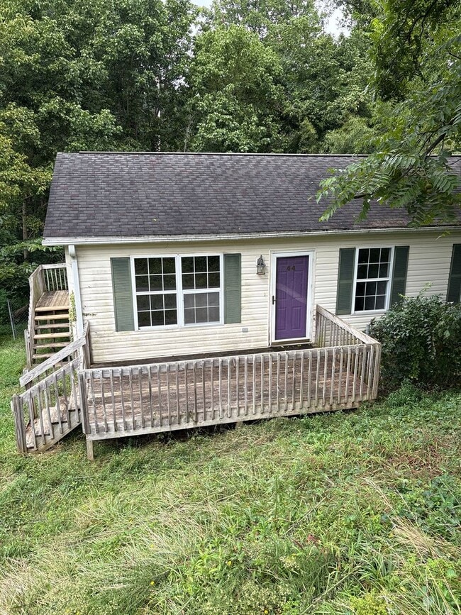 Building Photo - 44 Lowe Ave
